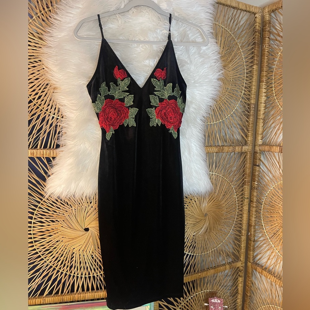 Black Velvet Bodycon V Neck Spaghetti Strap Dress w Red Floral Embroidery 🌹Goth